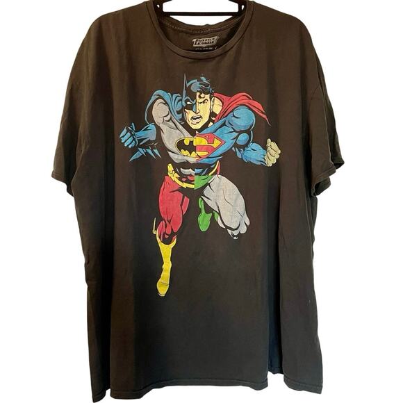 2XL Graphic Three Shirt Bundle - Justice League, Wolf, and Levi’s - Picture 2 of 4